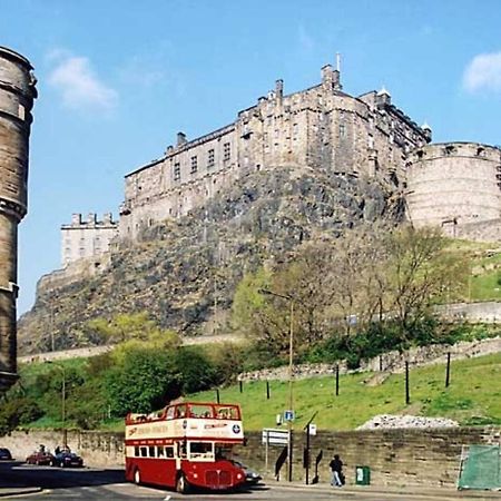 Joivy Unique Old Town Stay Under Edinburgh Castle Exterior foto