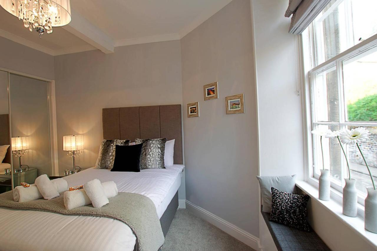 Joivy Unique Old Town Stay Under Edinburgh Castle Exterior foto