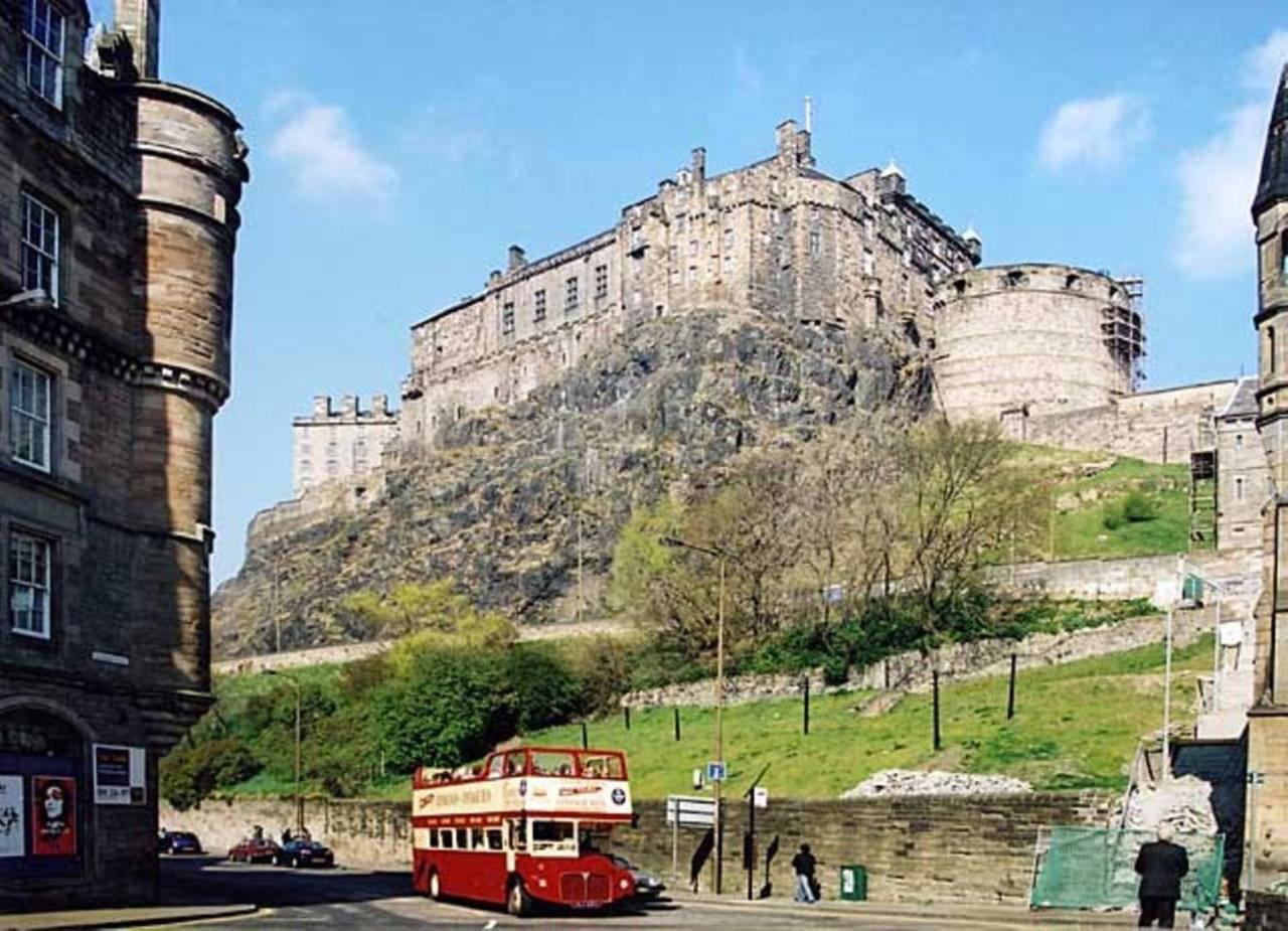 Joivy Unique Old Town Stay Under Edinburgh Castle Exterior foto