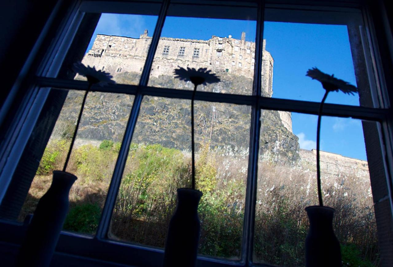 Joivy Unique Old Town Stay Under Edinburgh Castle Exterior foto